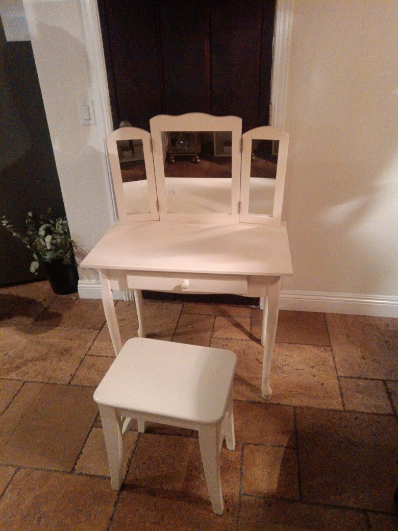 Makeup Vanity Set With Table And Stool, White