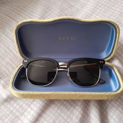 Sunglasses Gucci In Good Condition 