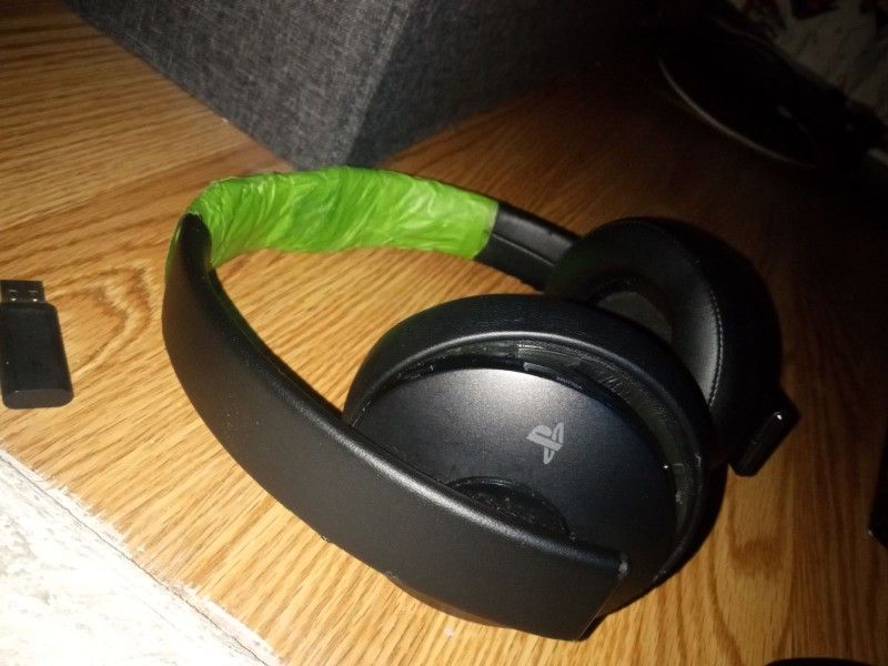 Sony PlayStation Gold Wireless Headset