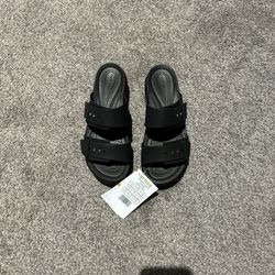 Crocs- Brooklyn Buckle Low Wedge, Size Women 6