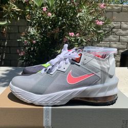 Lebron 18 Bugs V. Marvin Size 7Y 