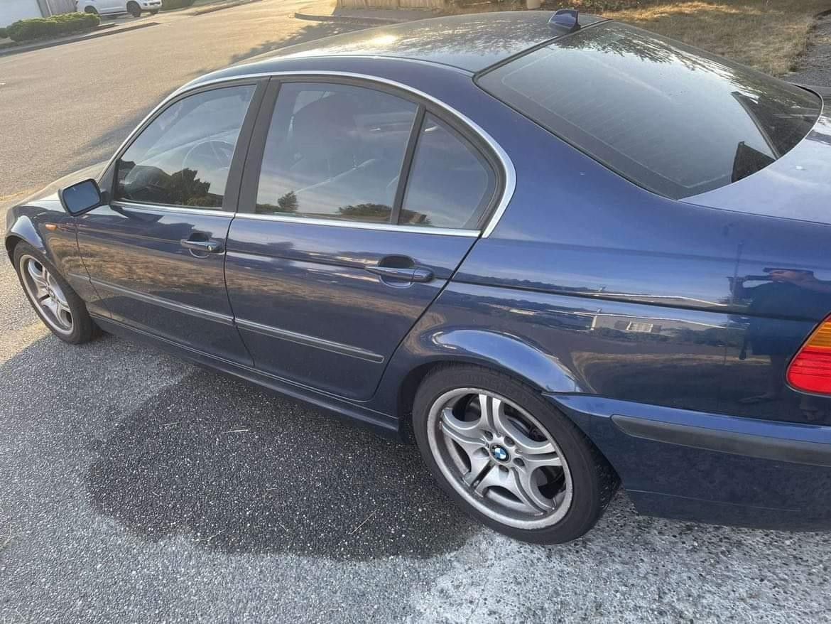 2004 BMW 330i