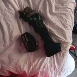 Makita XAG04 Grinder 