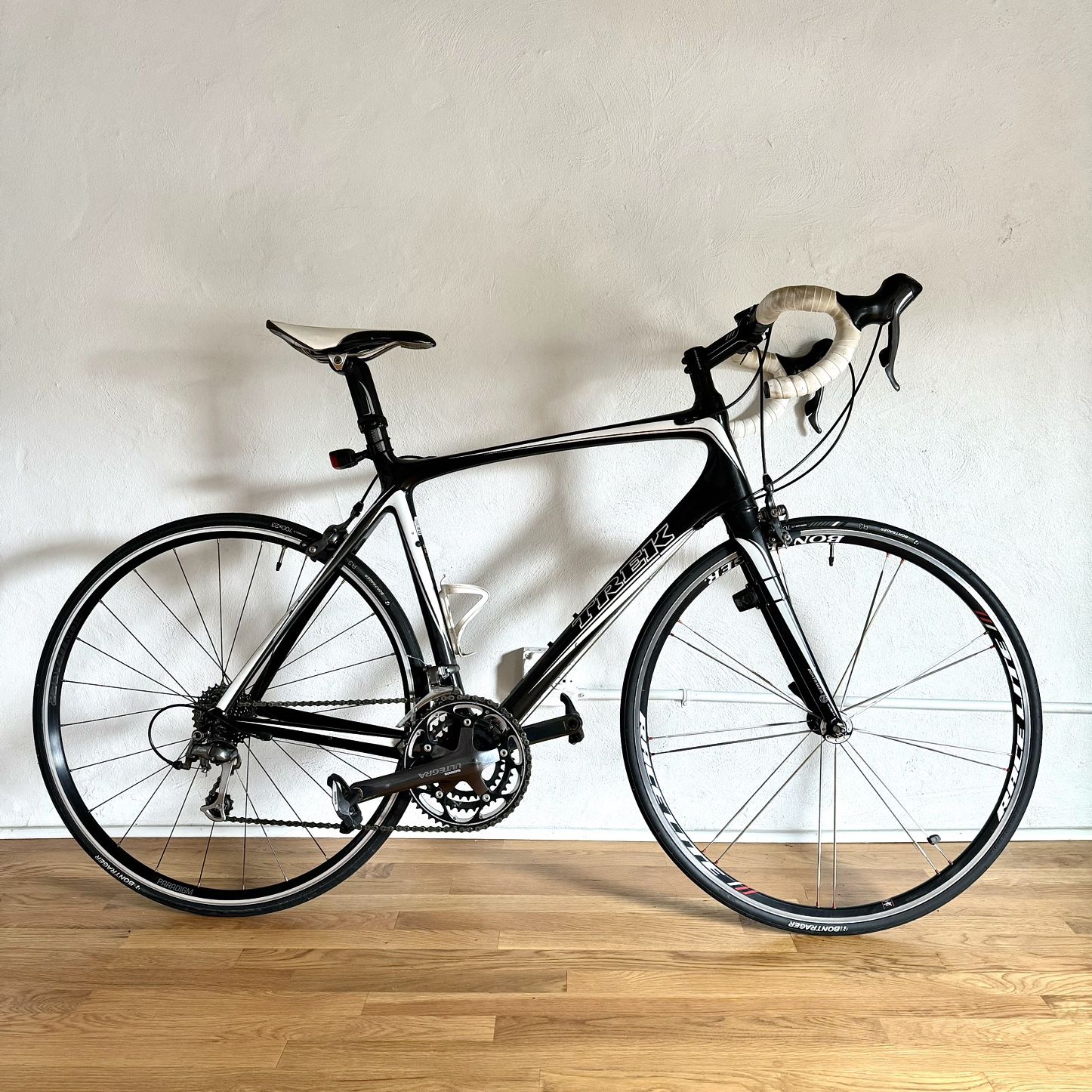 Trek Madone 5.2, Shimano Ultegra, Carbon Fiber Road Bike-2009, 56cm