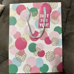 BRAND NEW MEDIUM GIFT BAG