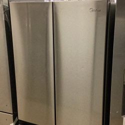 Midea Refrigerator New Scratch And Dent 30” 18.4 Cu Ft 