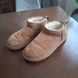 UGG Women's Classic Ultra Mini Boot Size 11