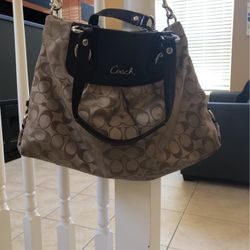 Coach Shoulder And Hand Purse 