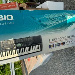Casio CT-X700 61-key Portable Arranger Keyboard