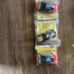 1997 Burger King Kids Club |  Jeff Gordon #24 Dupont 