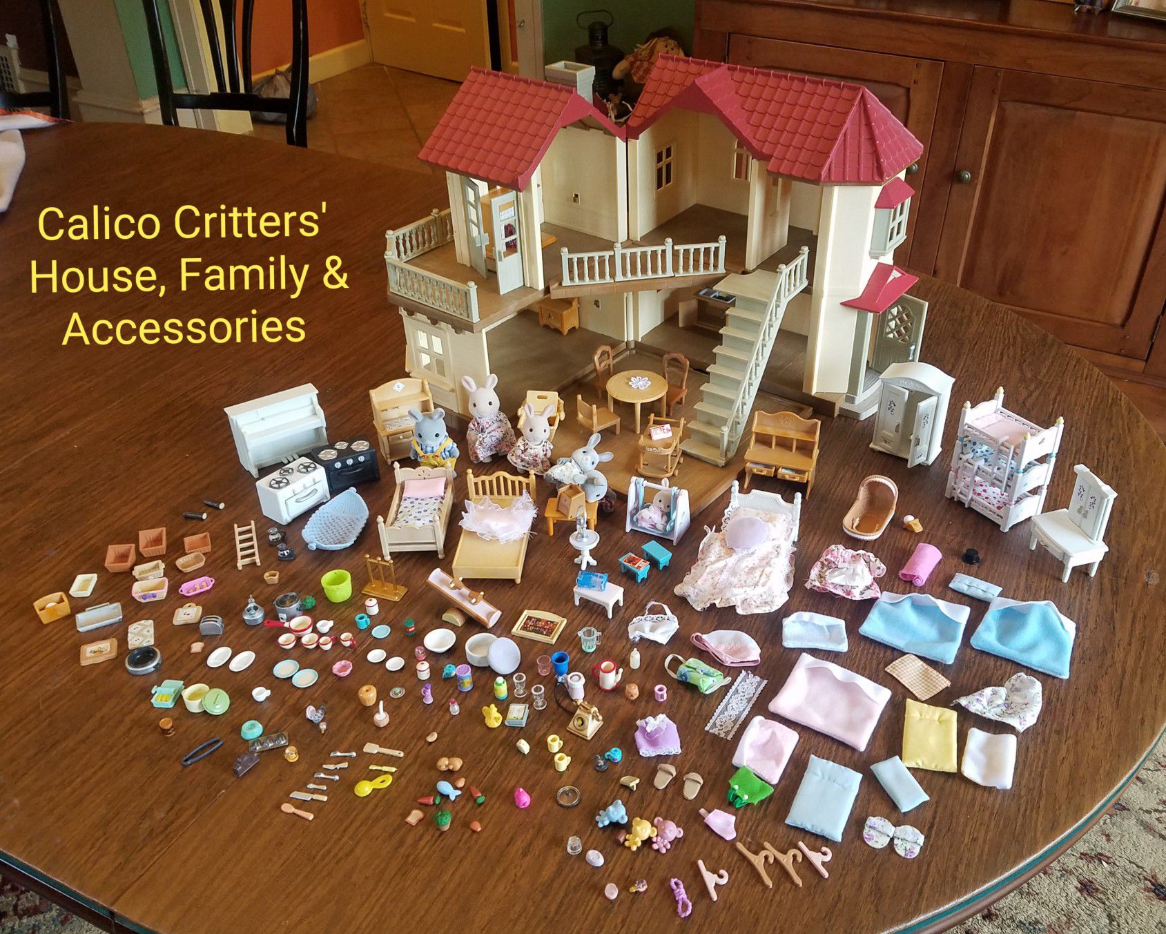 Calico Critters' House, Family, Furniture and Accessories