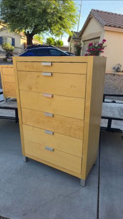 Bedroom Furniture / Dresser/ Bed