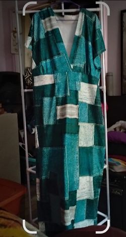 Brand New - Green patchwork print short sleeve V-neck midi/maxi dress .