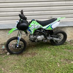 Apollo DB X19 125cc Dirt bike