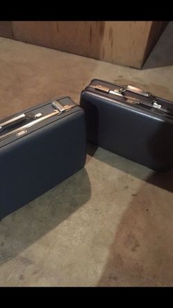 Suitcases set no wheels