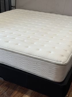 USED KING SIZE SERTA MATTRESS WITH BOX SPRING DELIVERY 🚚 AVAILABLE