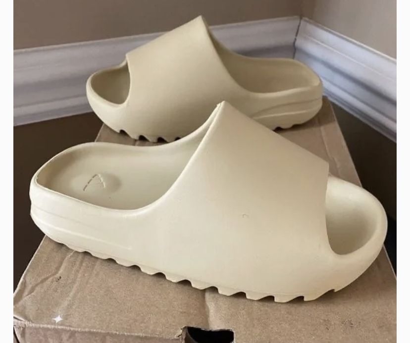 Yeezy Slides Size 5