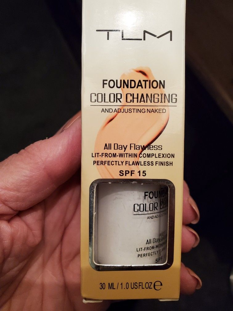 Color Changing Face Cover-up, New