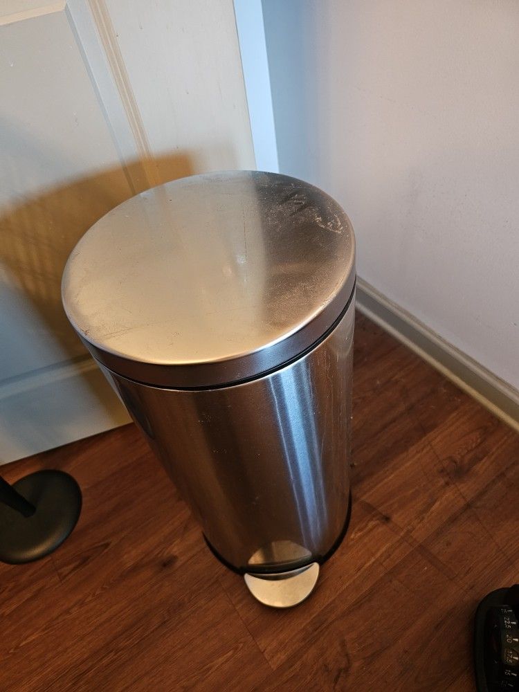 Simple Human Trash Can