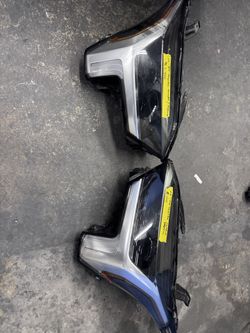 22-25 Toyota Tundra Headlight