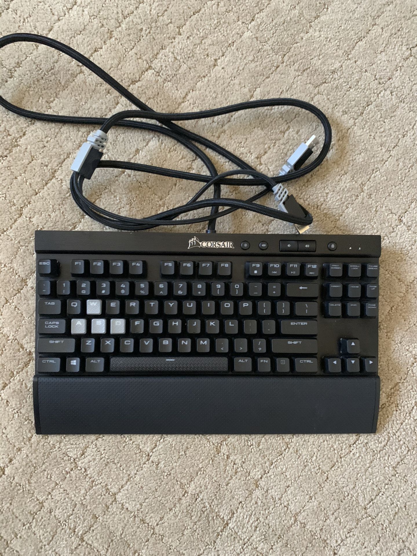 CORSAIR K65 LUX KEYBOARD