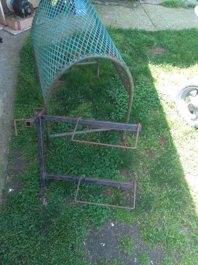 House Saddle Stands