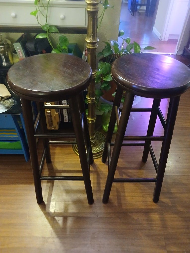 2 Matching Swivel Bar Stools 31 Inches Height