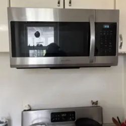 Brand New Samsung Microwave - Never Used Still In Box
