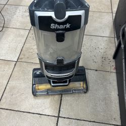 Shark Navigator Lift-Away upright vacuum cleaner with a self-cleaning brush roll