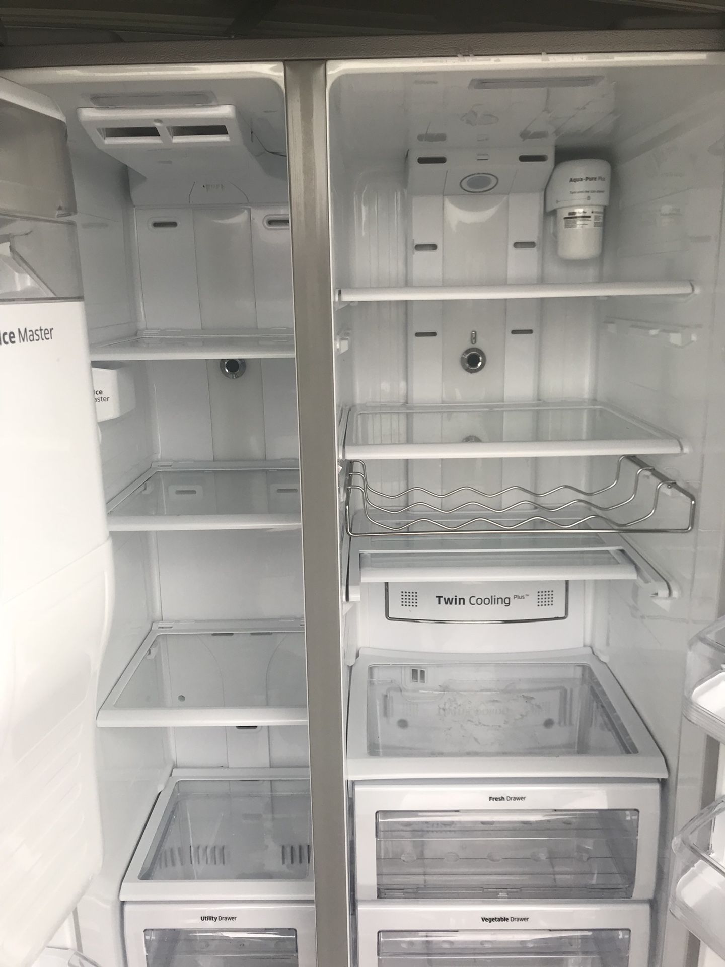 Brand new Samsung 24.7 Refrigerator. Never used. Sells at Lowe’s for $1799. Has a small dent in the door handle from delivery. . l