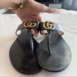 Gucci Flat Marmont Sandal (size 39)