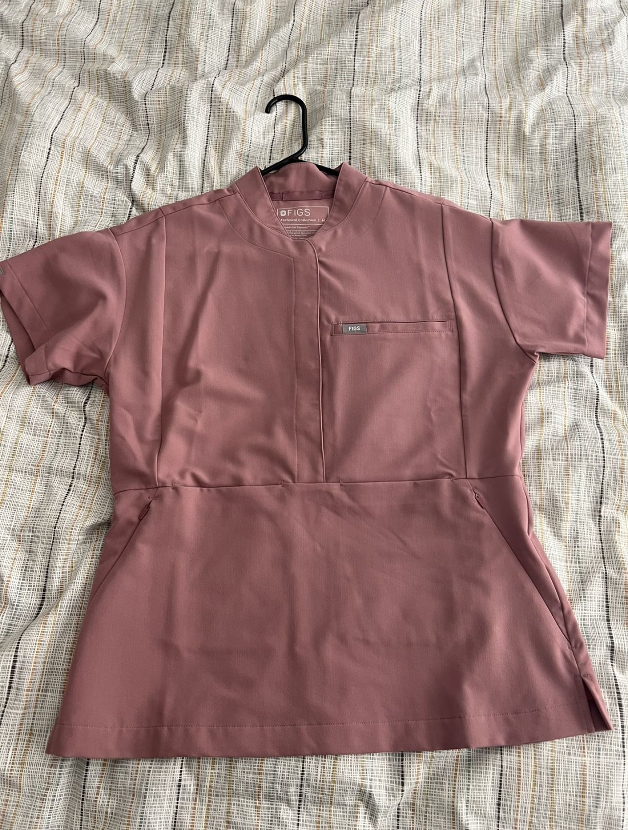 FIGS woman Scrubs Mauve NWT