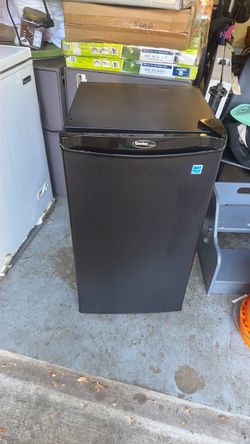 Mini fridge