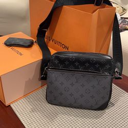 Louis Vuitton Messenger Bag Men’s