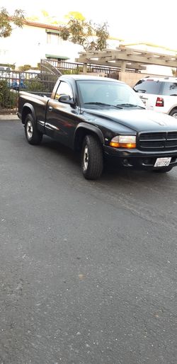 Dodge dakota 98 esta al 100