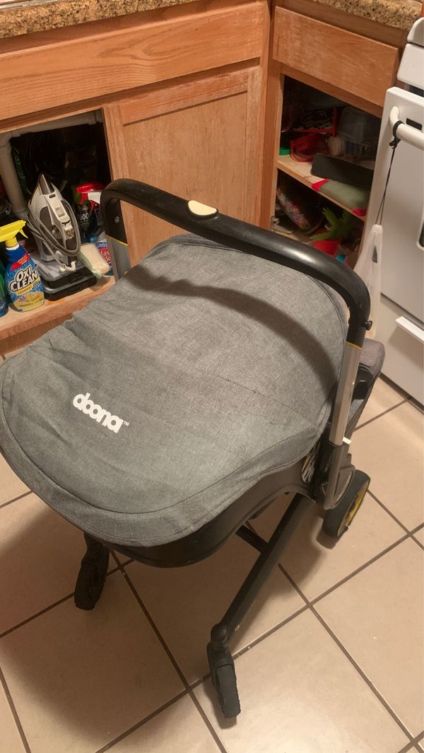 Donna car seat stroller with base for Sale in YSLETA SUR