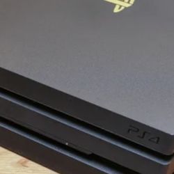 PS4 Pro & 2 Controllers