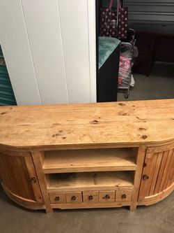 TV Stand/Entertainment Center
