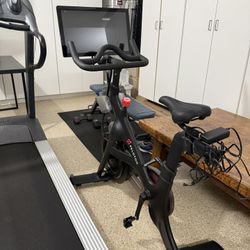 Peloton In Perfect Condition - Barely Used