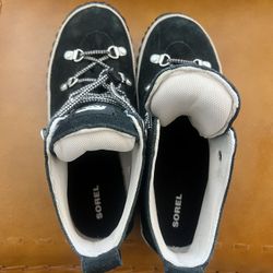 Sorel Women’s Snow Shoes Size 6