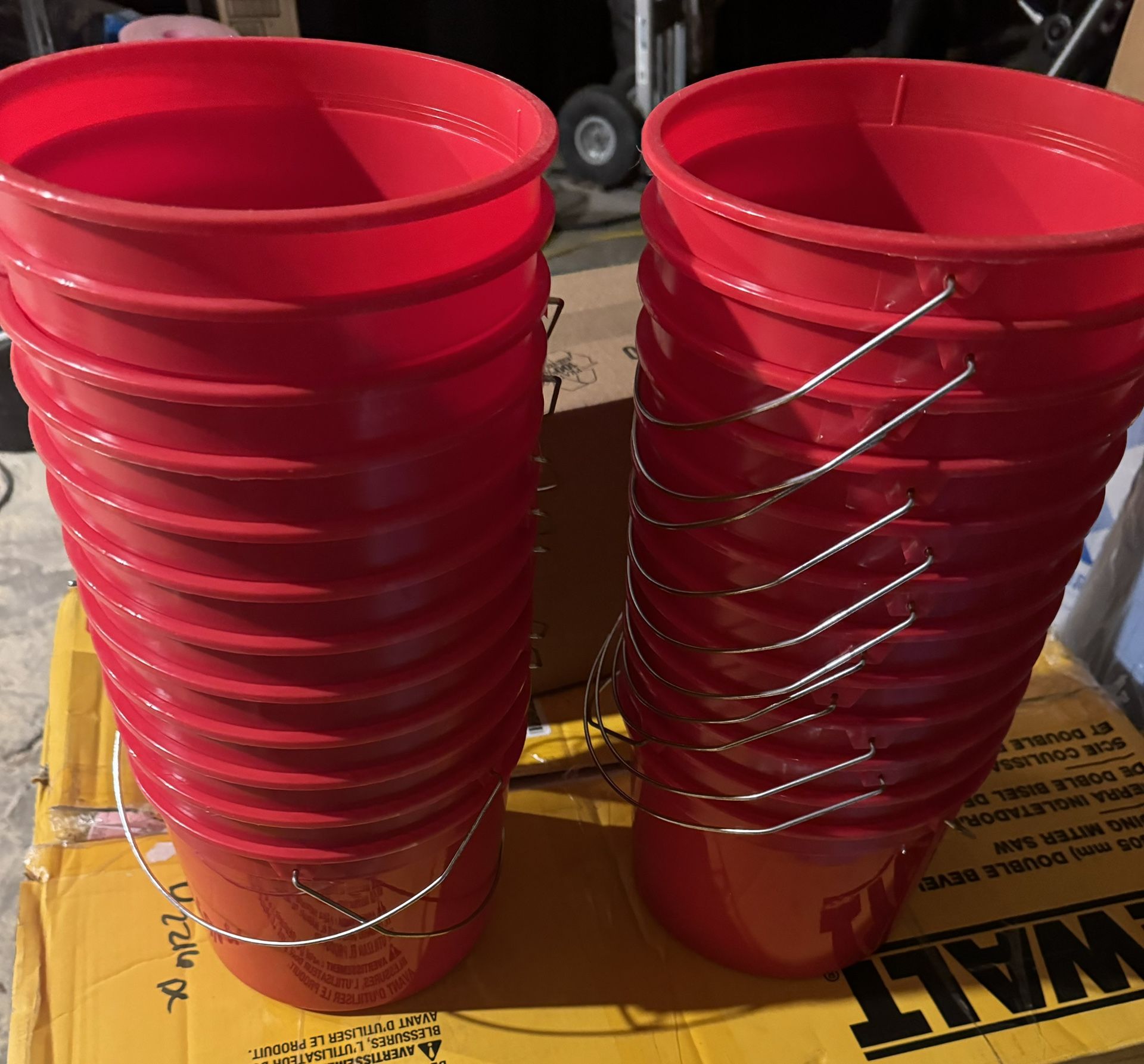 Red Buckets 5-qt
