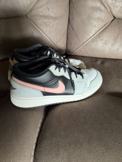 Girl Nike shoes Sizes 6.5 Youth