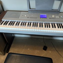 YAMAHA Portable Grand DGX-640 Digital Piano With Stand & Bench 