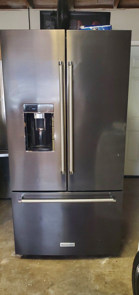 Kitchen Aid Fridge Everything Working Perfect Condition Ice Maker And Water Dispenser