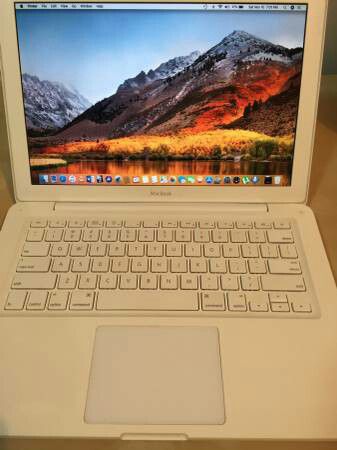 Apple MacBook 13inch Late 2009 (glossy-white) plus Apple wireless magic mouse, Apple headphones and charger