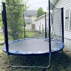 10 Foot Trampoline With Net & Ladder