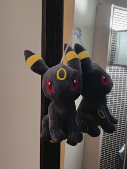 Umbreon plushie with suction 