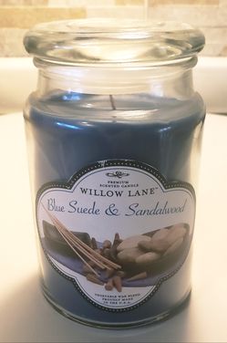 Willow Lane Blue Suede/ Sandalwood 22 oz, Awesome Fragrance