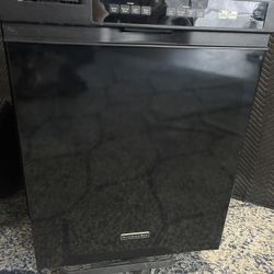 KitchenAid 24-inch Built-In Dishwasher ( DELIVERY AVAILABLE)
