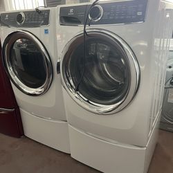 Electrolux Washer And Gas Dryer W/pedestal Used 